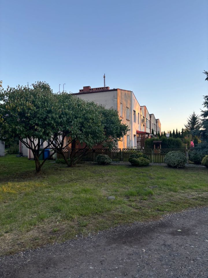 Mieszkanie 3-pokojowe Borków Stary. Zdjęcie 2