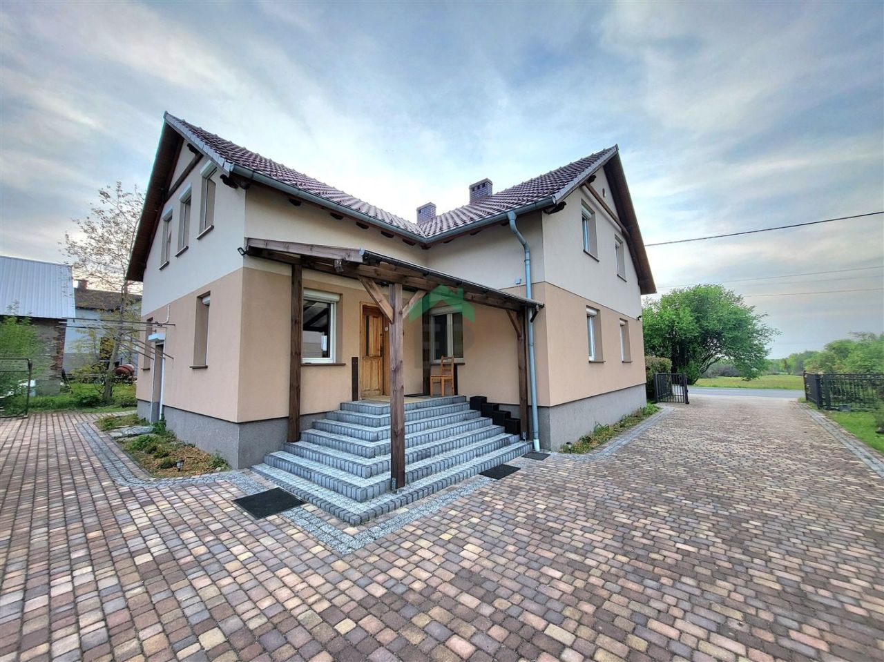 dom wolnostojący, 4 pokoje Złochowice
