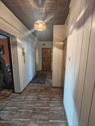 Mieszkanie 3-pokojowe Parowa. Zdjęcie 1