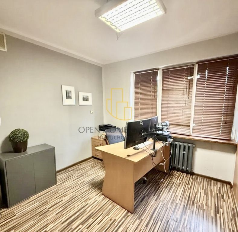 dom wolnostojący, 10 pokoi Wrocław Krzyki, ul. ks. Piotra Wawrzyniaka. Zdjęcie 4