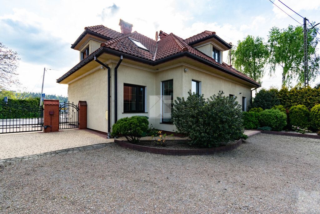 dom wolnostojący, 7 pokoi Lesko, ul. Kościuszki. Zdjęcie 23