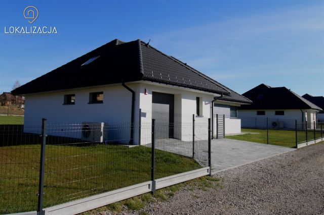 dom wolnostojący, 4 pokoje Wielka Wieś. Zdjęcie 2