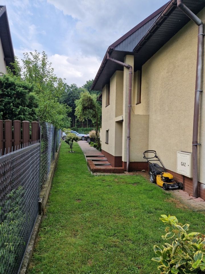 dom wolnostojący, 8 pokoi Myślenice Zarabie, ul. Sosnowa. Zdjęcie 2