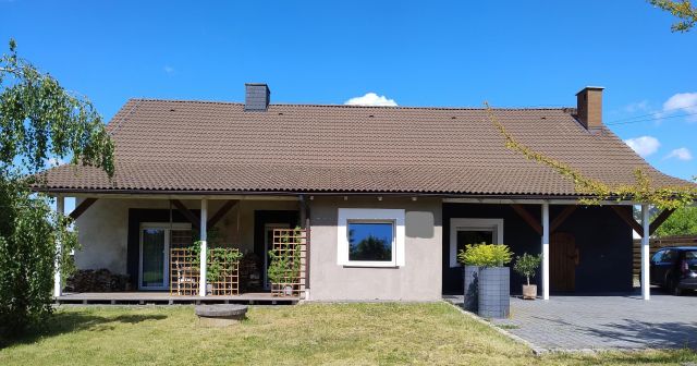 dom wolnostojący, 3 pokoje Falmirowice, ul. Wiejska. Zdjęcie 1