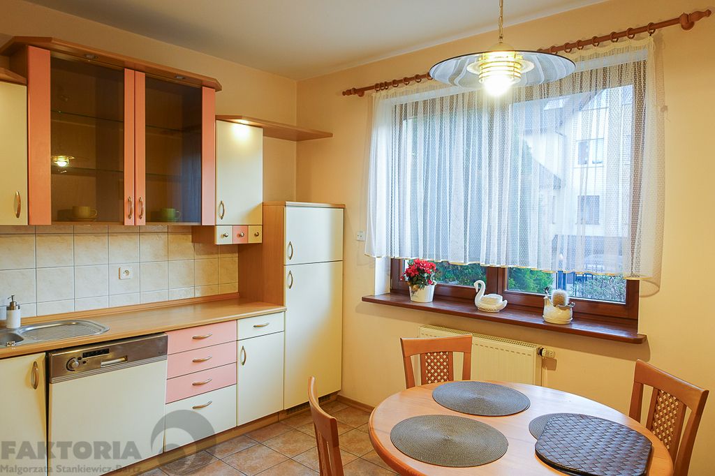 dom wolnostojący, 4 pokoje Szczecin Gumieńce, ul. Tyniecka. Zdjęcie 3