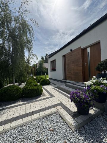 dom wolnostojący, 3 pokoje Nadolice Małe. Zdjęcie 1