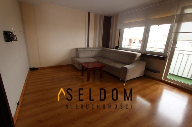 Mieszkanie 3-pokojowe Turek, os. Wyzwolenia. Zdjęcie 3