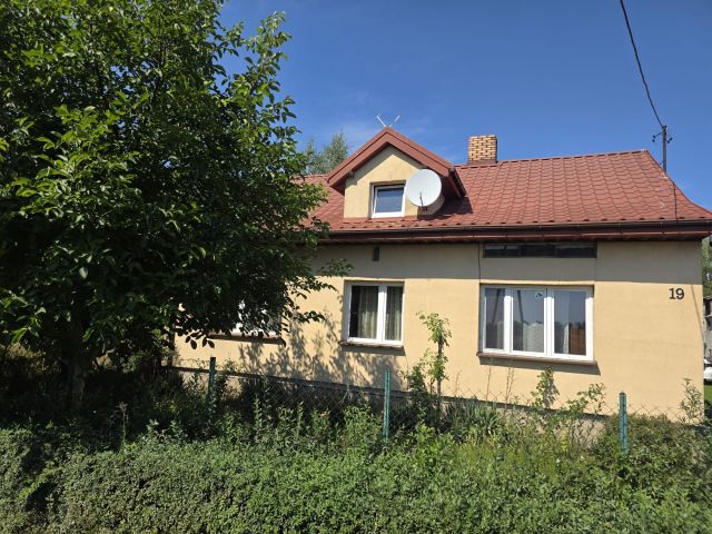 dom wolnostojący, 3 pokoje Gołas. Zdjęcie 1