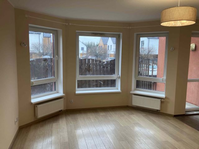 Mieszkanie 3-pokojowe Dąbrówka, ul. Komornicka. Zdjęcie 1