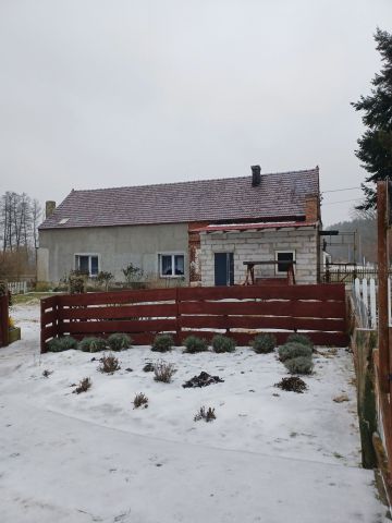 dom wolnostojący, 4 pokoje Cicha Góra. Zdjęcie 1