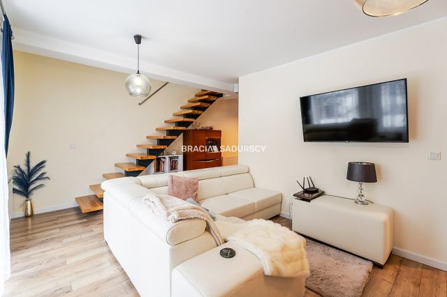 Mieszkanie 4-pokojowe Kraków Swoszowice, ul. Leona Petrażyckiego. Zdjęcie 1