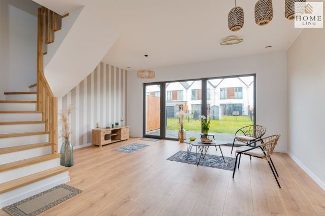 dom szeregowy, 4 pokoje Różnowo. Zdjęcie 2