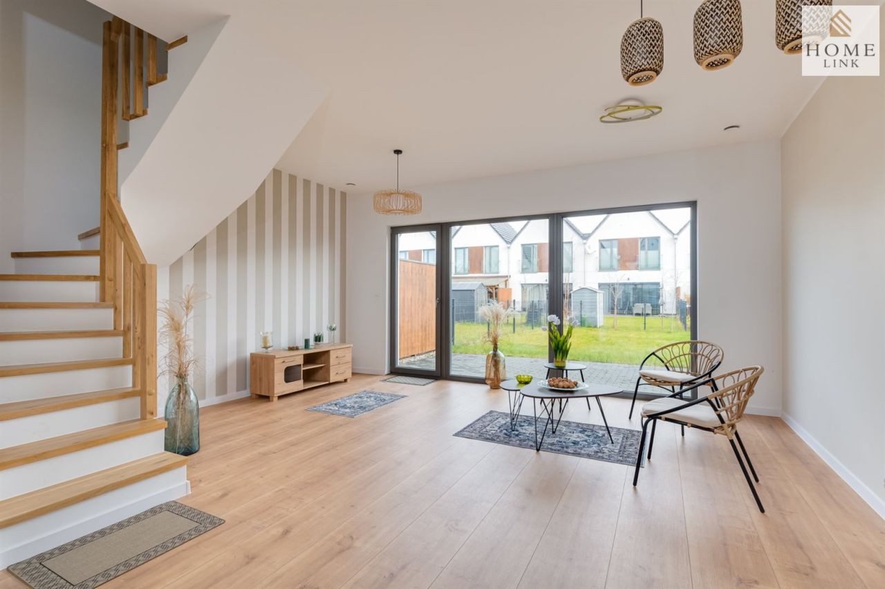 dom szeregowy, 4 pokoje Różnowo. Zdjęcie 2