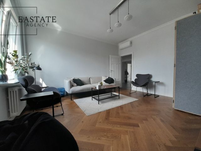 Biuro Warszawa, pl. Konstytucji. Zdjęcie 1