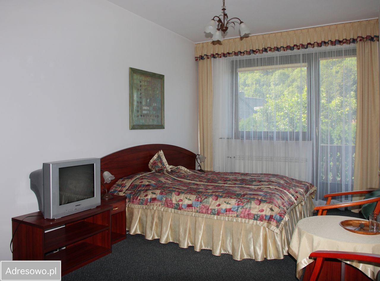 dom wolnostojący, 15 pokoi Pokrzywna. Zdjęcie 2