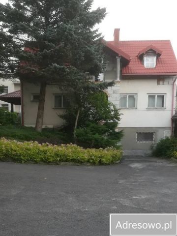 dom wolnostojący, 7 pokoi Iwonicz-Zdrój, ul. ks. Jana Rąba. Zdjęcie 1