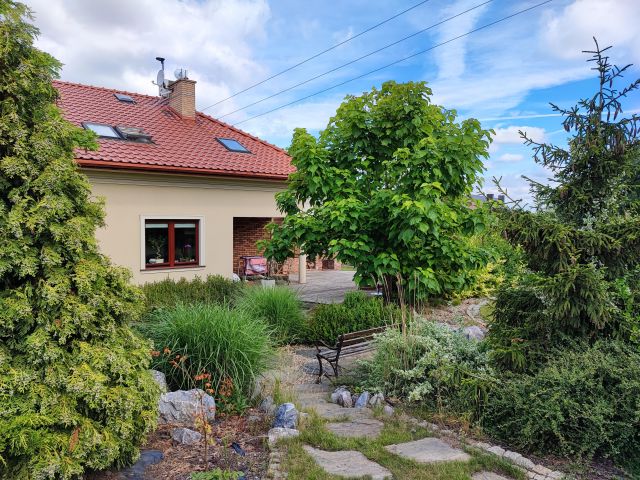 dom wolnostojący, 5 pokoi Ziemnice, ul. Radosna. Zdjęcie 1