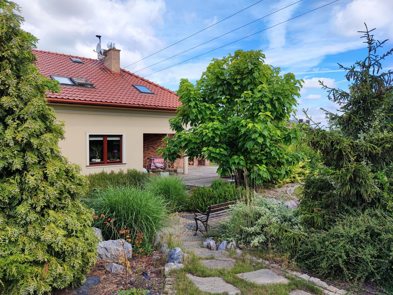 dom wolnostojący, 5 pokoi Ziemnice, ul. Radosna. Zdjęcie 1