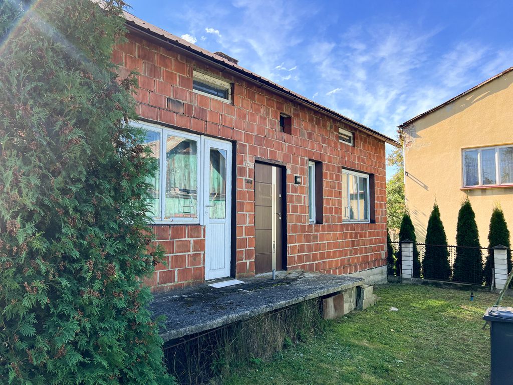 dom wolnostojący, 4 pokoje Przewrotne. Zdjęcie 2