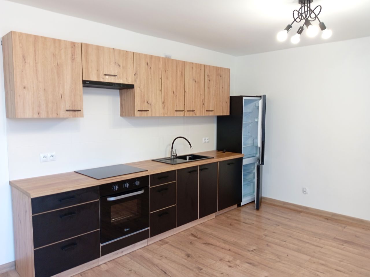 Mieszkanie 4-pokojowe Pustków-Osiedle. Zdjęcie 4