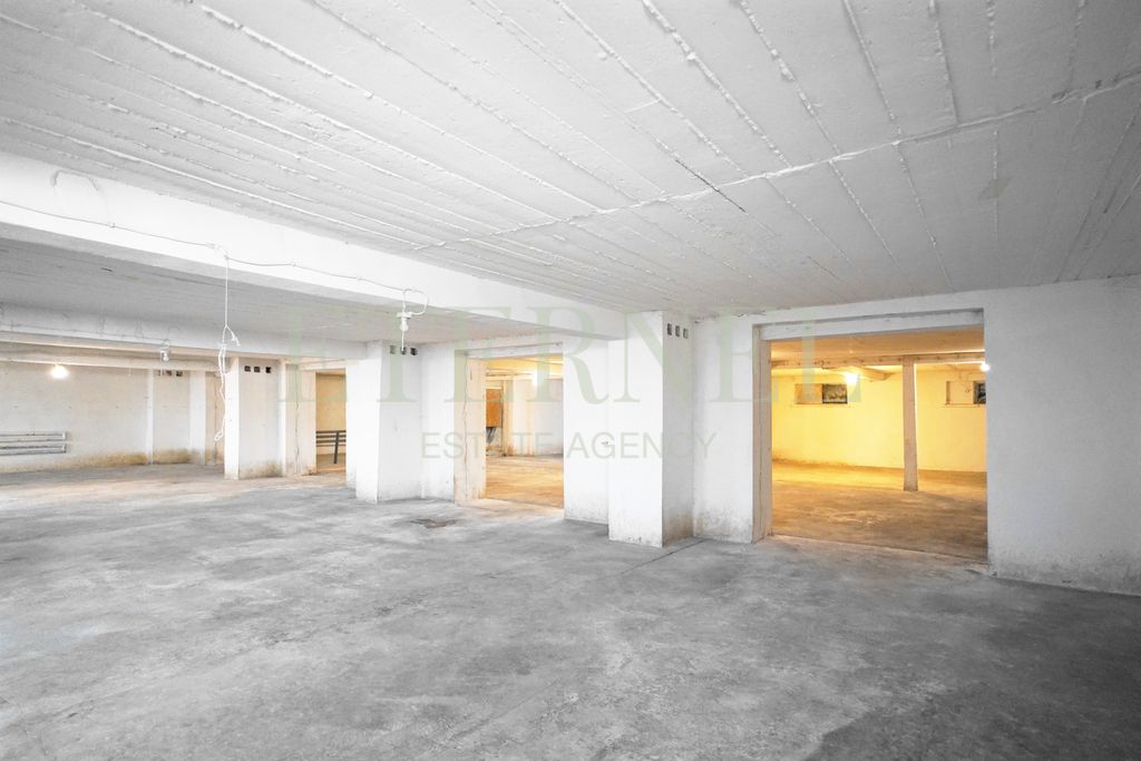 Hala/magazyn Lednica Górna. Zdjęcie 14