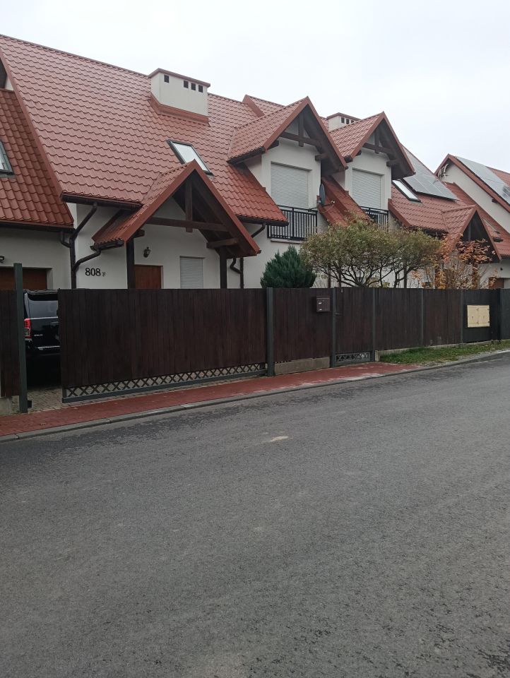 dom szeregowy, 4 pokoje Krasne, Krasne. Zdjęcie 1