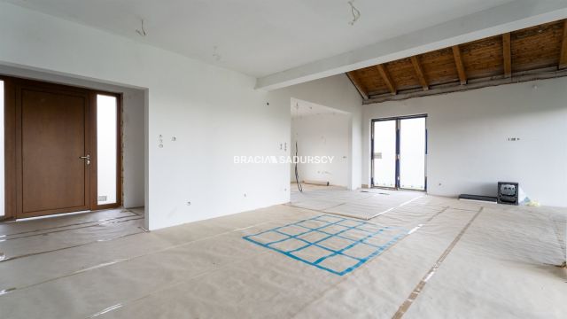 dom wolnostojący, 5 pokoi Tomice, ul. Czarny Las. Zdjęcie 12