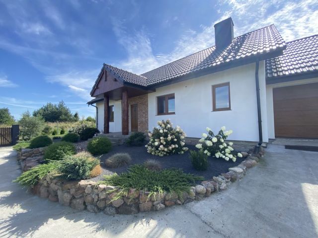 dom wolnostojący, 3 pokoje Stronno. Zdjęcie 1