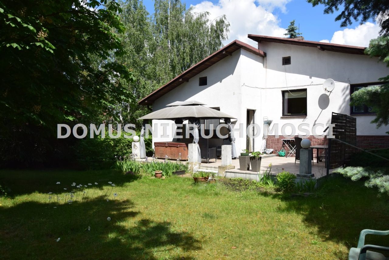 dom wolnostojący, 5 pokoi Łódź Widzew, ul. Brzezińska. Zdjęcie 1