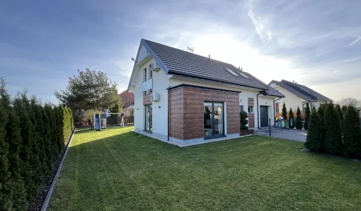 dom wolnostojący, 6 pokoi Dobiesz