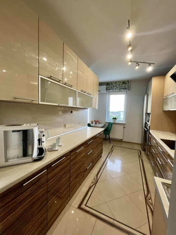 Mieszkanie 4-pokojowe Marki. Zdjęcie 5