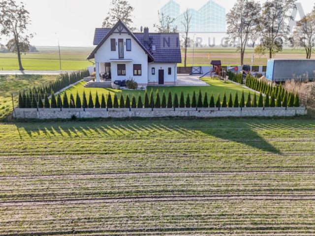 dom wolnostojący, 4 pokoje Lądek, ul. Polna. Zdjęcie 1