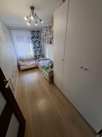 Mieszkanie 3-pokojowe Zgierz Stare Miasto, ul. Konstantego Ildefonsa Gałczyńskiego. Zdjęcie 3