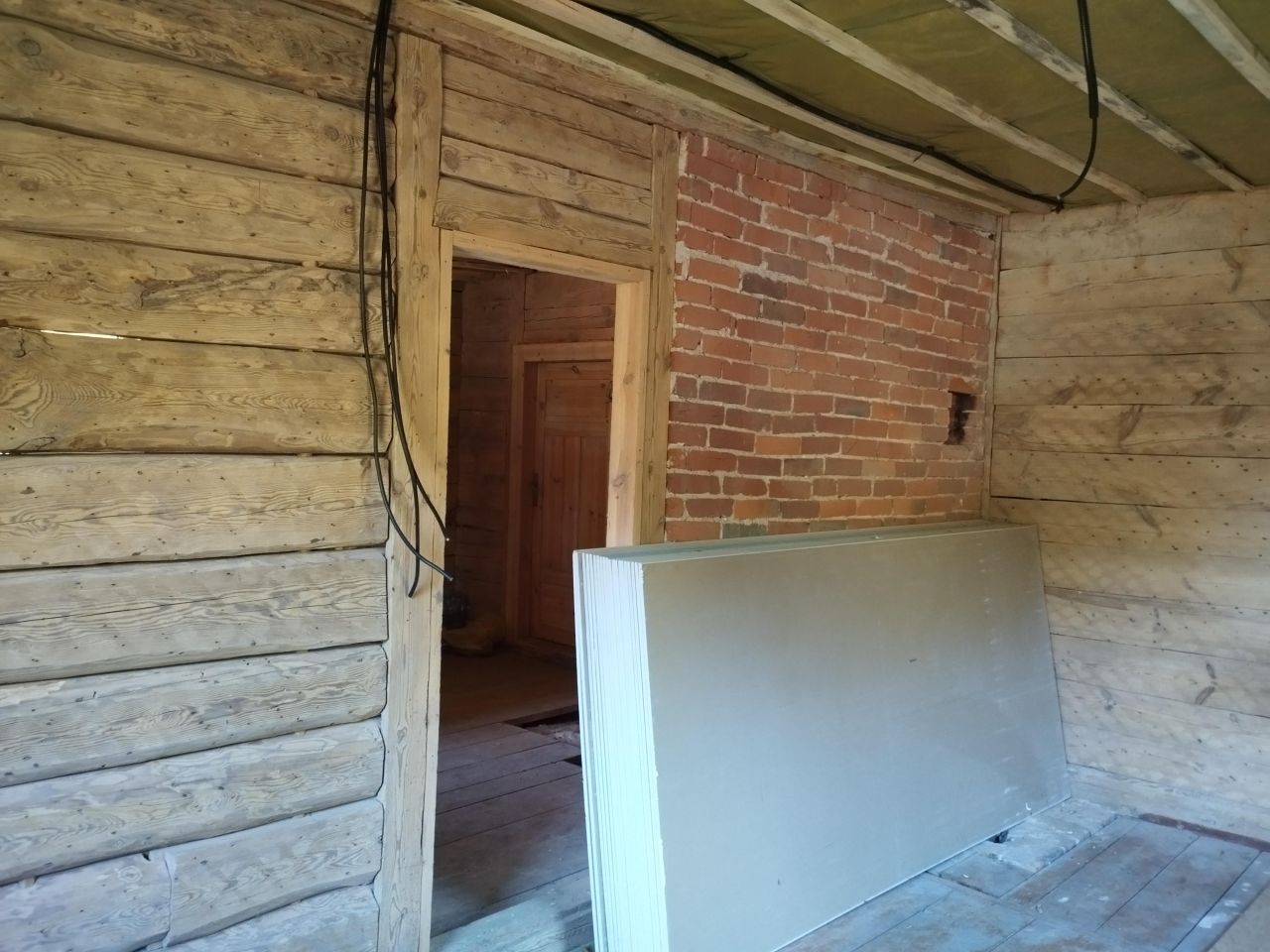 dom wolnostojący, 2 pokoje Zynie. Zdjęcie 13