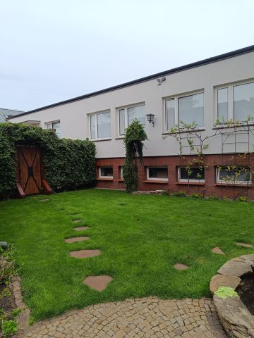 dom wolnostojący Łomianki Buraków, ul. Przełajowa. Zdjęcie 1