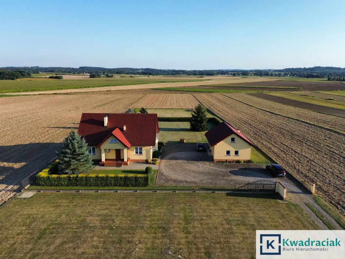 dom wolnostojący, 6 pokoi Moderówka. Zdjęcie 1
