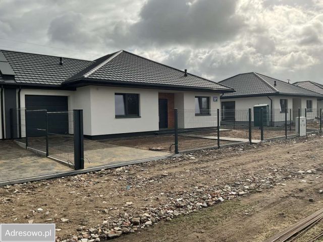 bliźniak, 4 pokoje Ostrówek. Zdjęcie 1