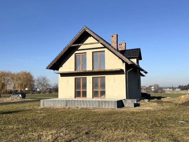 dom wolnostojący, 6 pokoi Dopiewiec, ul. Szkolna. Zdjęcie 1