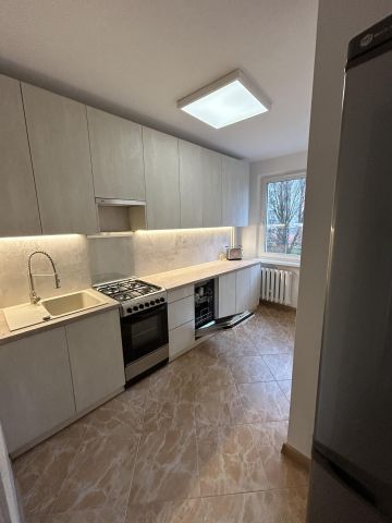 Mieszkanie 3-pokojowe Częstochowa Tysiąclecie, ul. Polskiego Czerwonego Krzyża. Zdjęcie 1