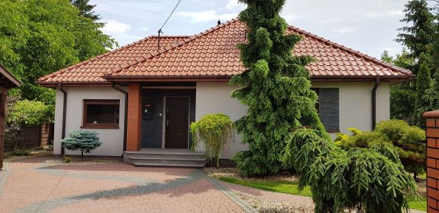 dom wolnostojący, 6 pokoi Kielce Baranówek, ul. Augustyna Kordeckiego. Zdjęcie 1