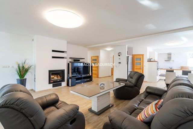 dom wolnostojący, 5 pokoi Łomna. Zdjęcie 7