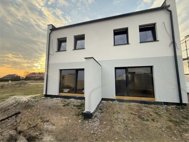 bliźniak, 4 pokoje Wilkowice. Zdjęcie 1