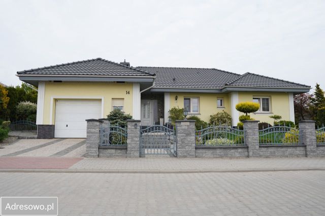 dom wolnostojący, 3 pokoje Śrem. Zdjęcie 1