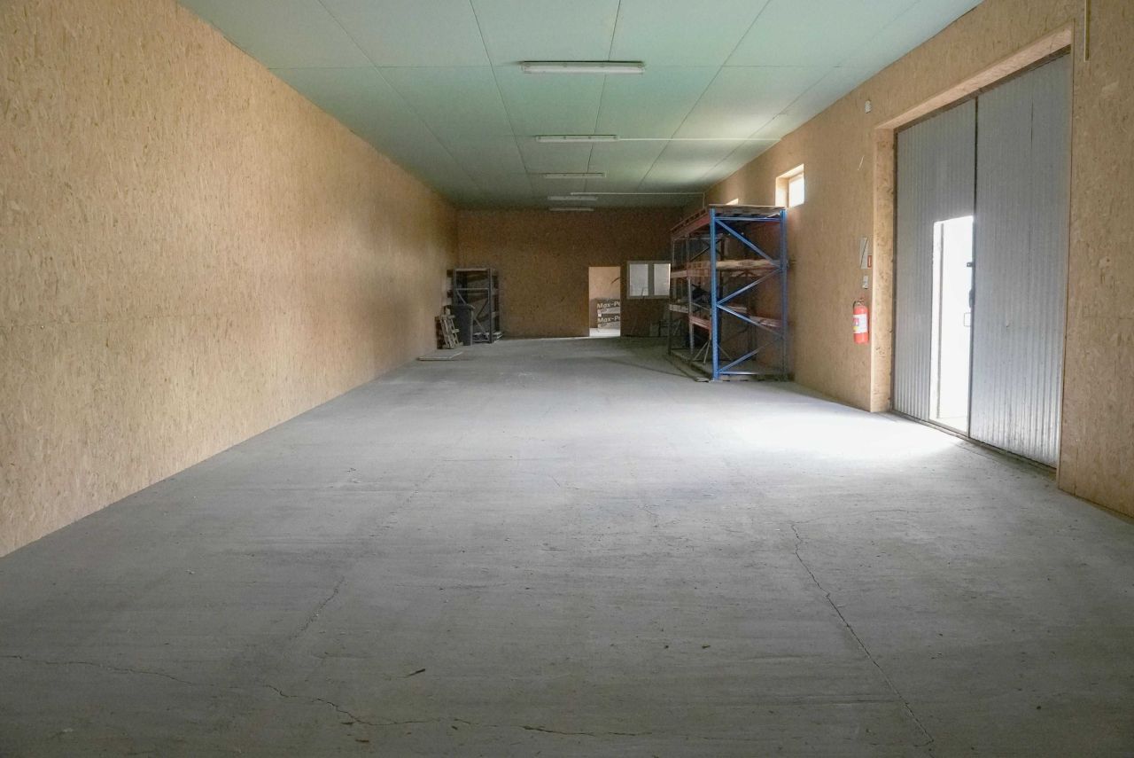 Hala/magazyn Kurów. Zdjęcie 4