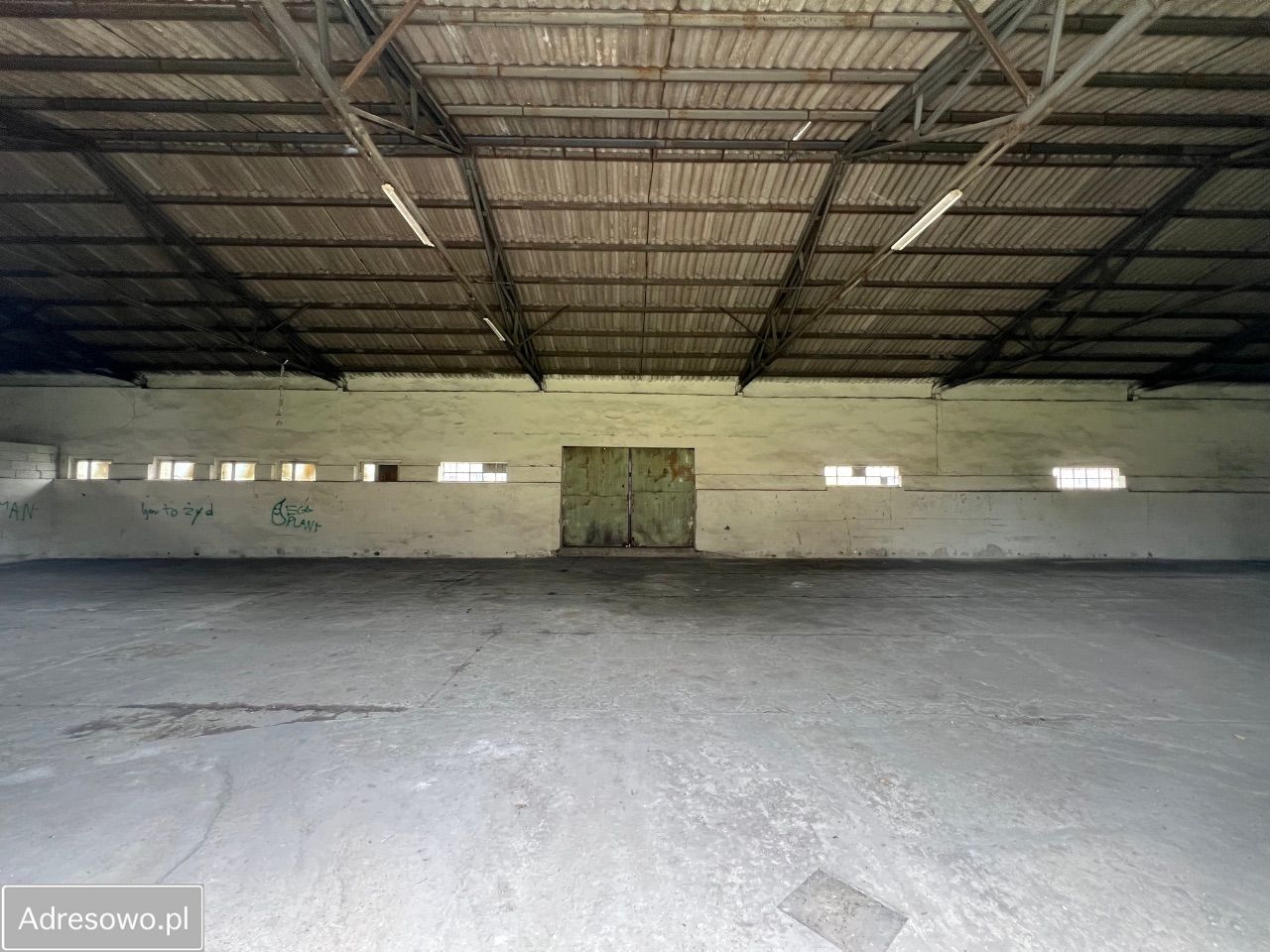 Hala/magazyn Kisiny. Zdjęcie 9