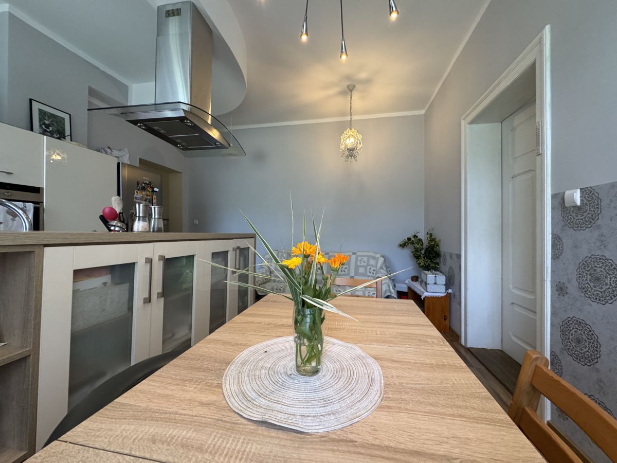 Mieszkanie 3-pokojowe Kromnów. Zdjęcie 1