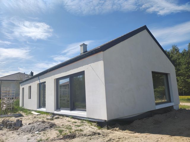dom wolnostojący, 3 pokoje Grabieniec. Zdjęcie 1