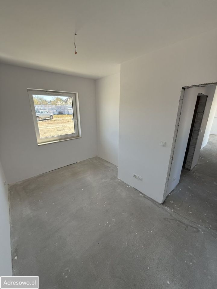 dom wolnostojący, 4 pokoje Różyny. Zdjęcie 12