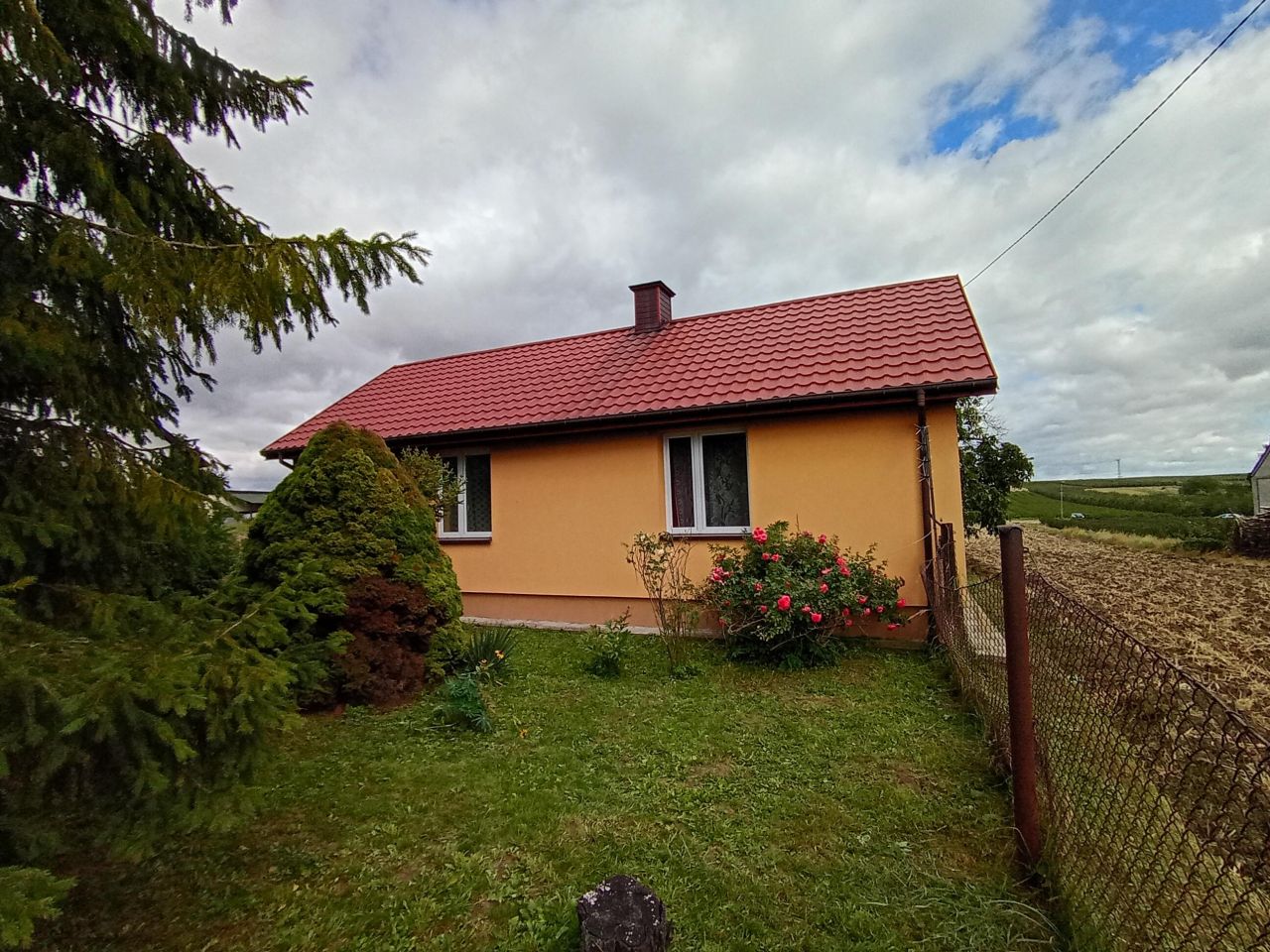 dom wolnostojący, 1 pokój Kurów. Zdjęcie 1