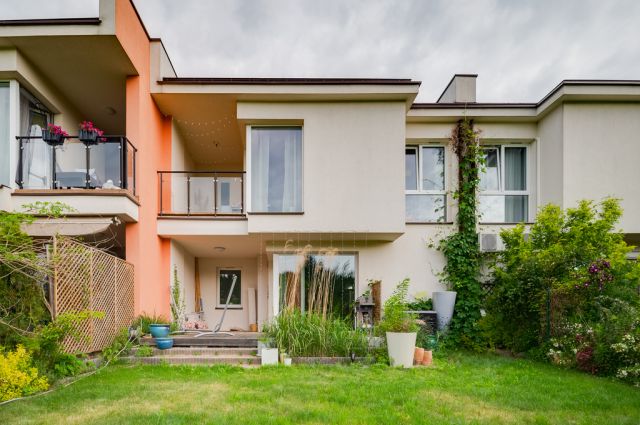 dom szeregowy, 4 pokoje Łódź. Zdjęcie 1